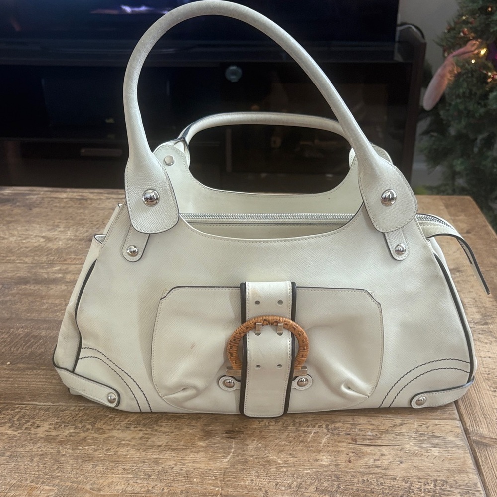 Elegant  vintage Salvatore Ferragamo Cream Handbag